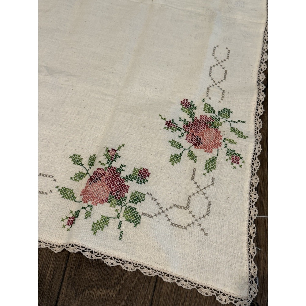Vintage Hand Embroidered Floral Tablecloth Lace Trim Square Linen Table - Picture 3 of 4
